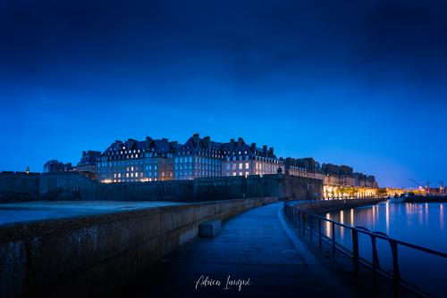 Saint-Malo intramuros à l'heure bleue